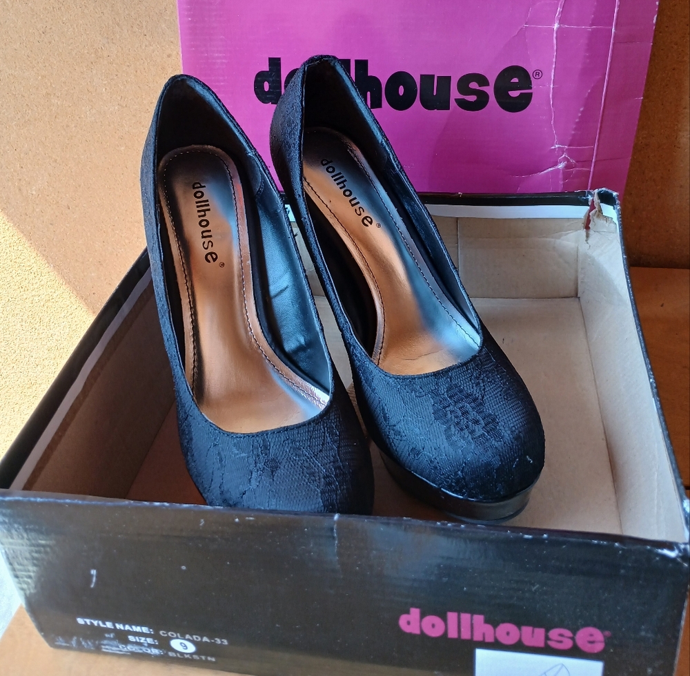 🌺🌼Dollhouse Black Lace Satin Heel